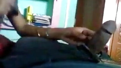उसे एक अजनबी पति सेक्सी एचडी फुल मूवी के सामने एक क्रस्टेशियन मिला