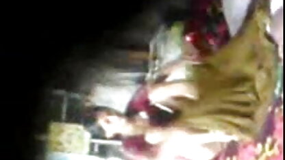 कुत्ते शैली वसा लड़की के साथ सनी लियोन की सेक्सी मूवी फुल एचडी एक टैटू के साथ उसकी जांघ पर