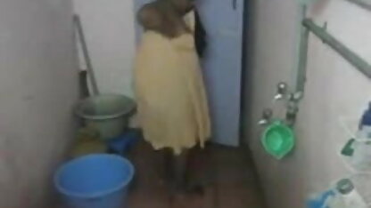 नग्न पतला लड़की के साथ बिल्कुल सेक्सी मूवी फुल एचडी बीएफ सही स्तन के साथ समुद्र तट पर एसएमएस लिखते हैं