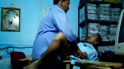 एक हैंगओवर फुल एचडी सेक्सी फिल्म वाला आदमी बिना कंडोम के वेश्या को चोदता है