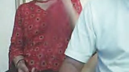 सुनहरे बालों वाली दिया गया था एक बिल्ली के साथ खेलते फुल एचडी सेक्सी फिल्म वीडियो में हैं