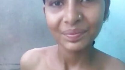 पुरुषों की भीड़ फुल एचडी मूवी सेक्सी पिक्चर एक गरीब कज़ाख महिला के चेहरे पर शेविंग करती है