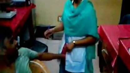 घुंघराले 18 वर्षीय उज्बेचका सेक्सी फिल्म फुल मूवी वीडियो एचडी स्काइप पर एक दोस्त की बिल्ली और स्तन दिखाता है